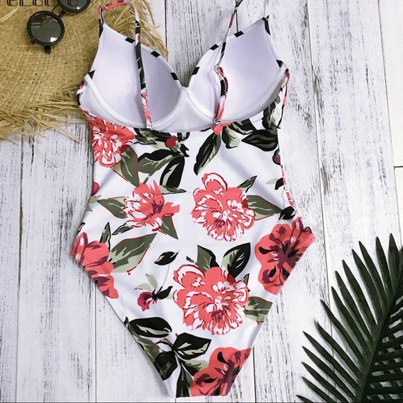 🎉HP🎉Beautiful One Piece White Floral Suit - Picture 6 of 7